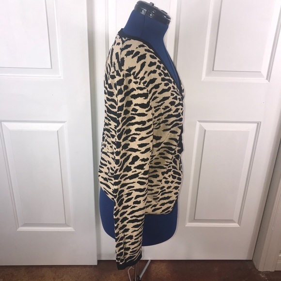 Dialogue XL tan black animal print v neck button up long sleeve cardigan sweater - Picture 5 of 7